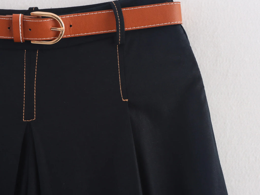 Women's Pleated Belt Simple Casual Shorts